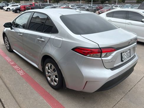 Used 2025 Toyota Corolla LE FWD image 5