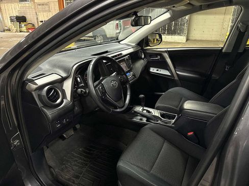 Used 2017 Toyota RAV4 XLE AWD/4WD image 28