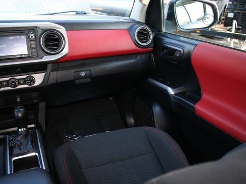 Used 2017 Toyota Tacoma SR5 image 13