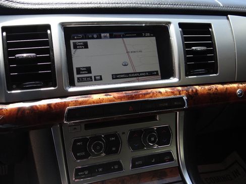Used 2015 Jaguar XF Portfolio AWD/4WD image 13