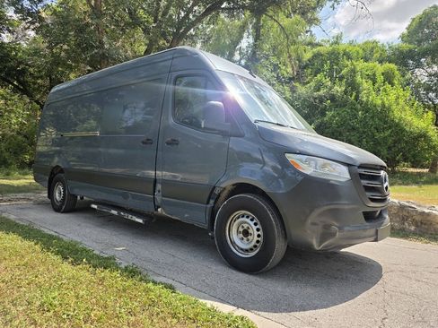 Used 2019 Mercedes-Benz Sprinter 170 image 2