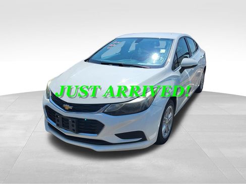 Used 2016 Chevrolet Cruze LT FWD image 3