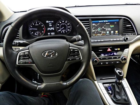 Used 2017 Hyundai Elantra Limited w/ Limited Tech Package 04 image 16