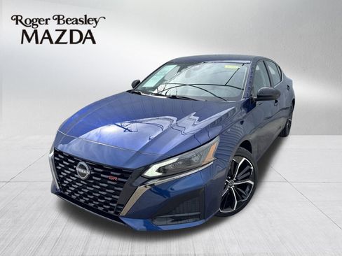 Used 2024 Nissan Altima 2.5 SR image 1