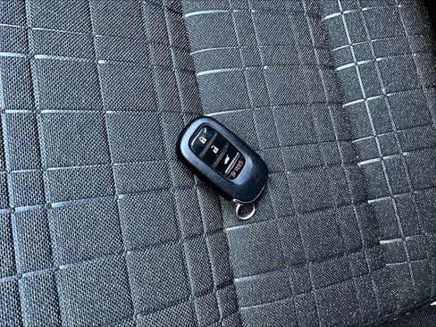 Used 2024 Honda HR-V LX image 32