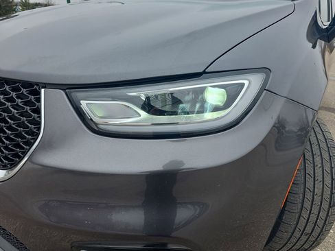 Used 2023 Chrysler Pacifica Limited image 34