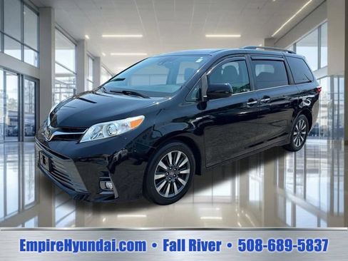 Used 2018 Toyota Sienna XLE w/ XLE Navigation Package AWD/4WD image 1