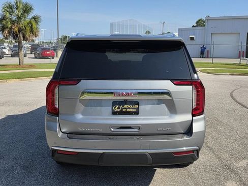 Used 2023 GMC Yukon SLT w/ SLT Luxury Package RWD image 3