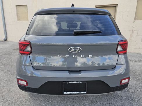 Used 2021 Hyundai Venue SE FWD image 16