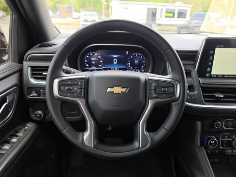 Used 2023 Chevrolet Suburban LT RWD image 16