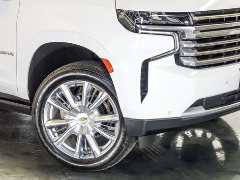 Certified 2022 Chevrolet Suburban High Country w/ Premium Package AWD/4WD image 4
