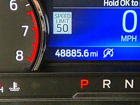 Used 2020 Ford Explorer XLT w/ Equipment Group 202A AWD/4WD image 16