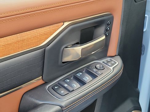 Used 2024 RAM 2500 Laramie Longhorn image 21