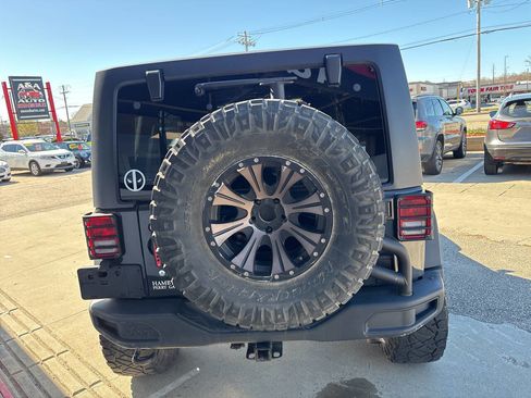 Used 2017 Jeep Wrangler Unlimited Sport w/ Quick Order Package 24S AWD/4WD image 4