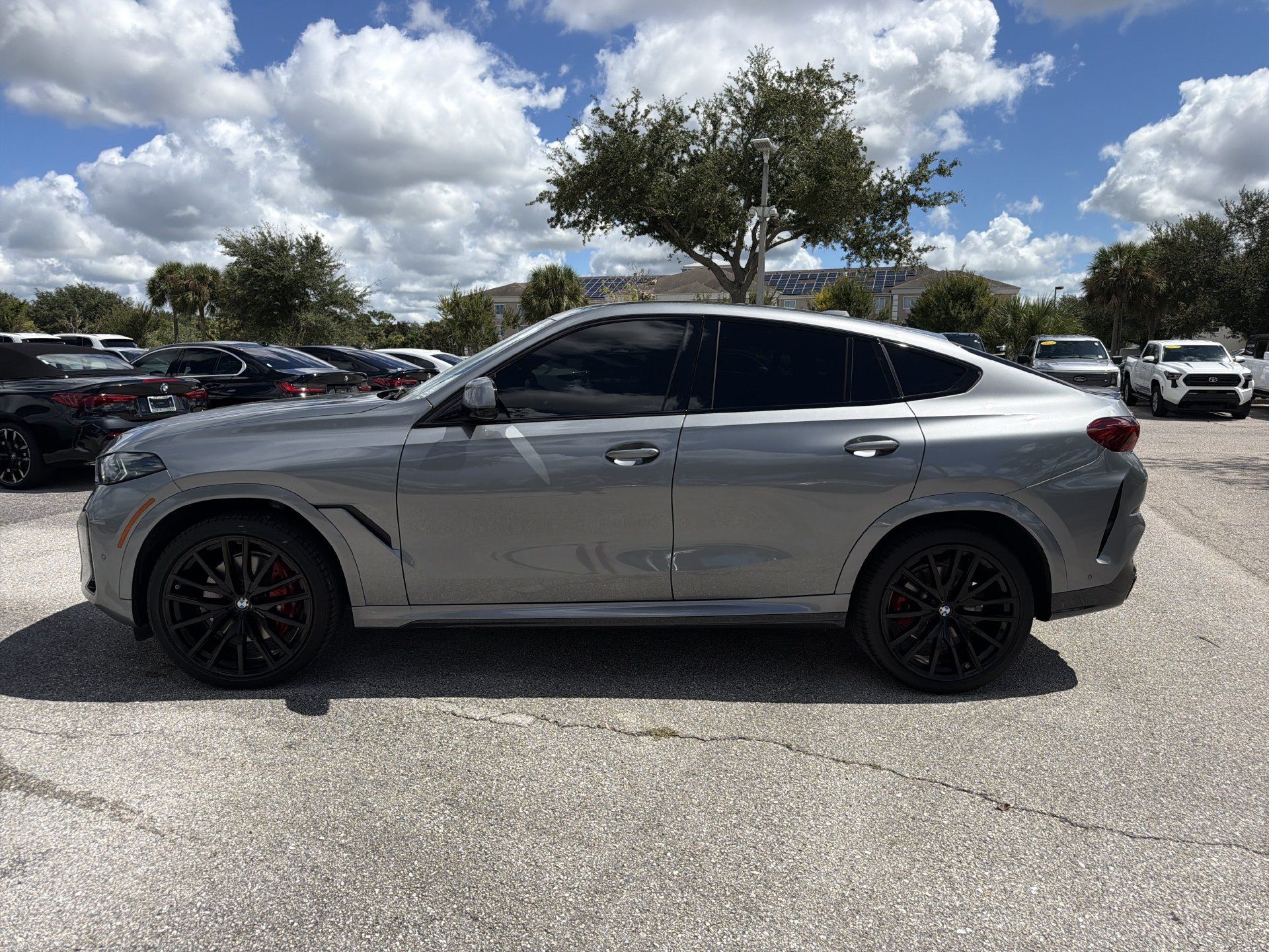 Certified 2024 BMW X6 xDrive40i w/ Premium Package AWD/4WD image 7