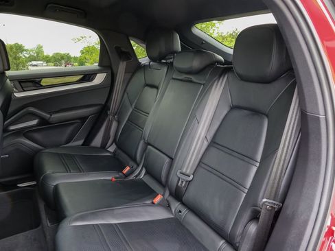 Certified 2024 Porsche Cayenne Coupe AWD/4WD image 49