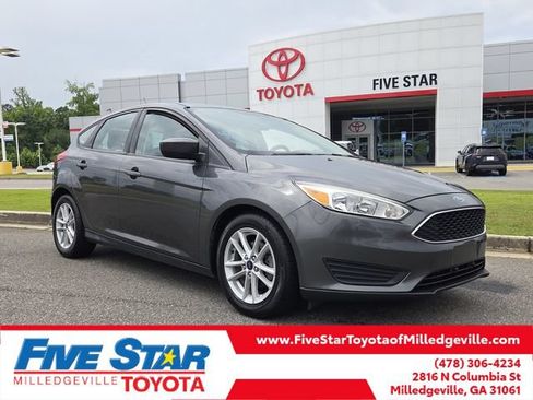 Used 2018 Ford Focus SE FWD image 1