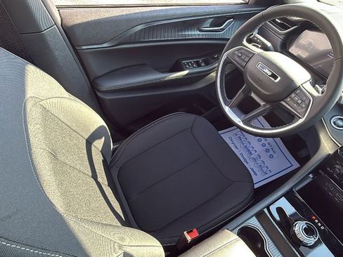 New 2025 Jeep Grand Cherokee Laredo X image 15