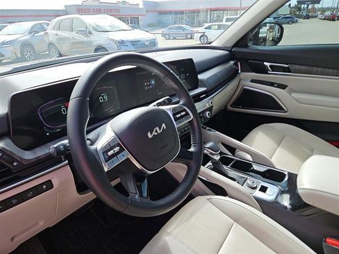 Used 2024 Kia Telluride EX w/ EX Captain's Chair Package image 14