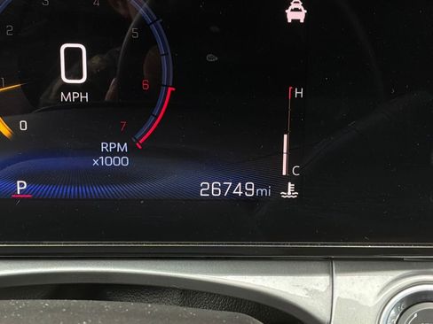 Used 2025 Chevrolet Trax LT FWD image 36