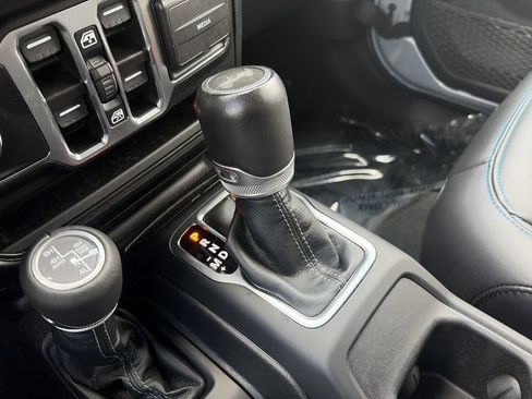Used 2024 Jeep Wrangler High Altitude AWD/4WD image 39