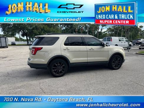 Used 2018 Ford Explorer XLT w/ Equipment Group 202A FWD image 11