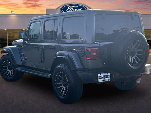 Used 2018 Jeep Wrangler Unlimited Sahara AWD/4WD image 2