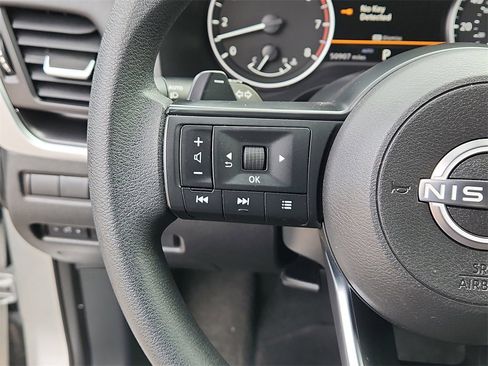 Used 2024 Nissan Rogue SV image 15