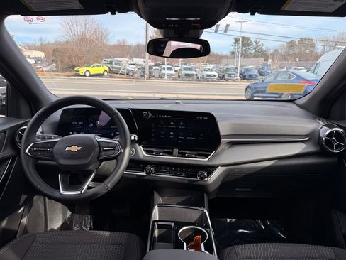 Used 2025 Chevrolet Equinox LT image 19