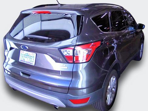 Used 2018 Ford Escape SE FWD image 3