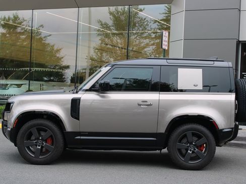 Used 2023 Land Rover Defender 90 X AWD/4WD image 7