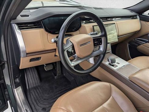 Used 2025 Land Rover Range Rover SE AWD/4WD image 9