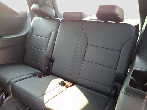 Used 2025 Chevrolet Traverse Z71 w/ LPO, Floor Liner Package image 11