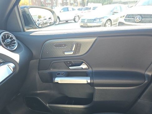 Certified 2025 Mercedes-Benz GLB 250 4MATIC image 32