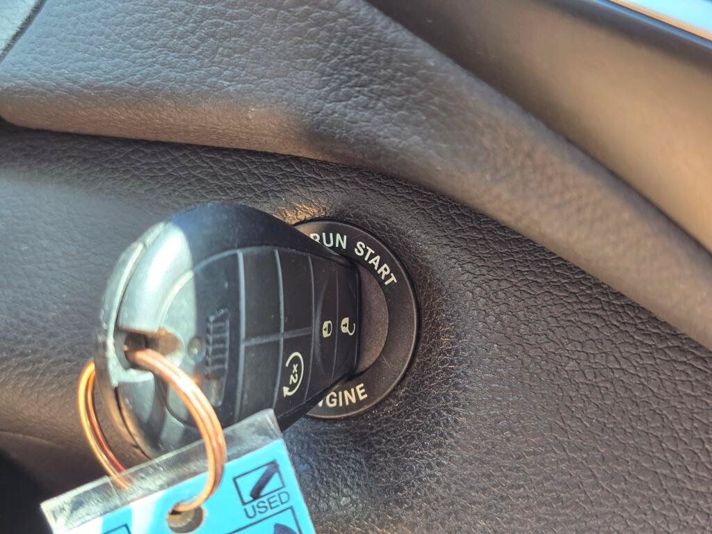 Used 2019 Jeep Cherokee Latitude w/ Cold Weather Group FWD image 24