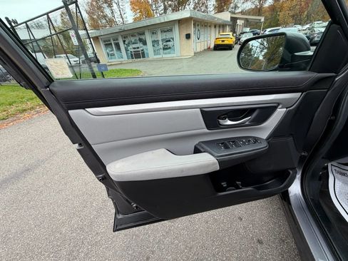 Used 2017 Honda CR-V LX image 11