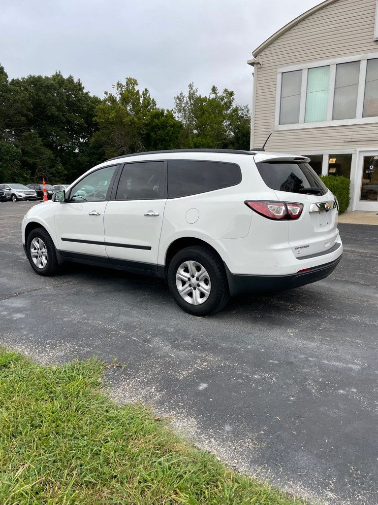 Used 2017 Chevrolet Traverse LS FWD image 3