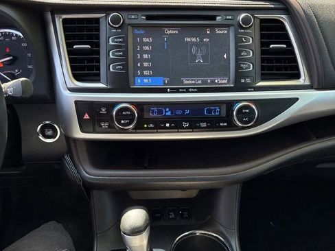 Used 2016 Toyota Highlander XLE AWD/4WD image 30