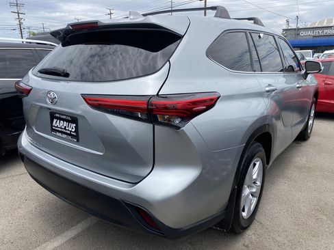 Used 2020 Toyota Highlander L FWD image 10