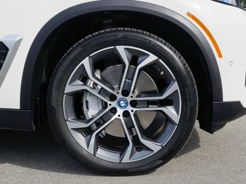 Used 2025 BMW X5 xDrive50e w/ Parking Assistance Package image 9