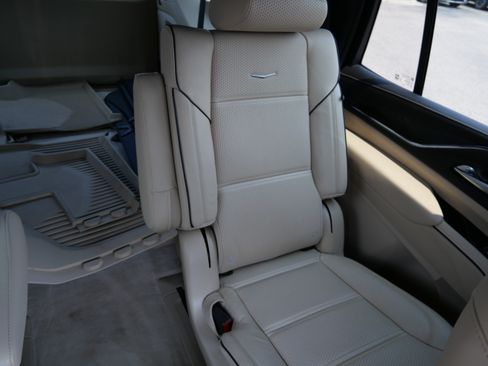 Used 2024 Cadillac Escalade Premium Luxury AWD/4WD image 14
