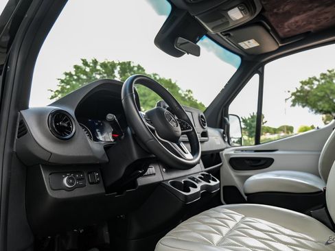 Used 2022 Mercedes-Benz Sprinter 2500 image 27