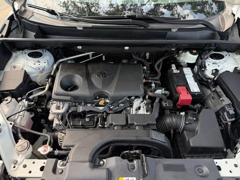 Used 2021 Toyota RAV4 LE FWD image 15