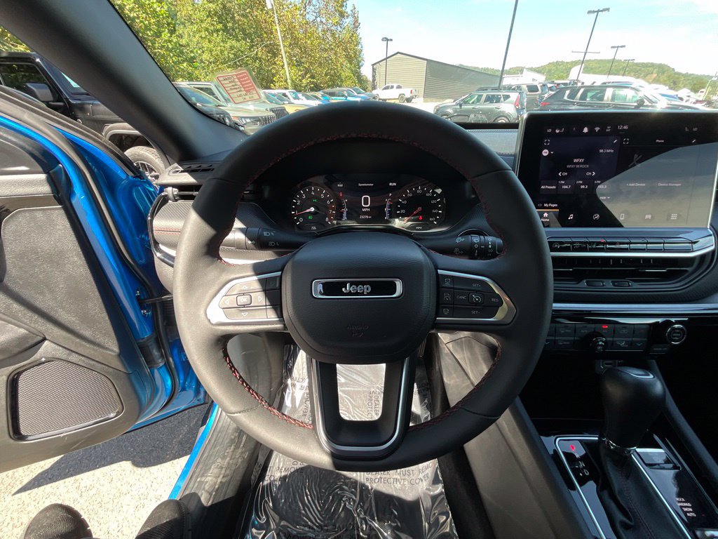 Used 2026 Jeep Compass Trailhawk AWD/4WD image 10