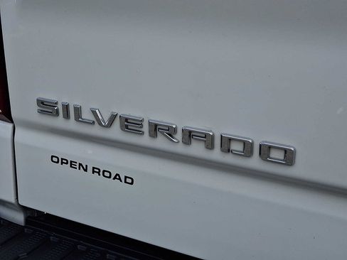 Used 2022 Chevrolet Silverado 1500 ZR2 w/ Technology Package AWD/4WD image 32