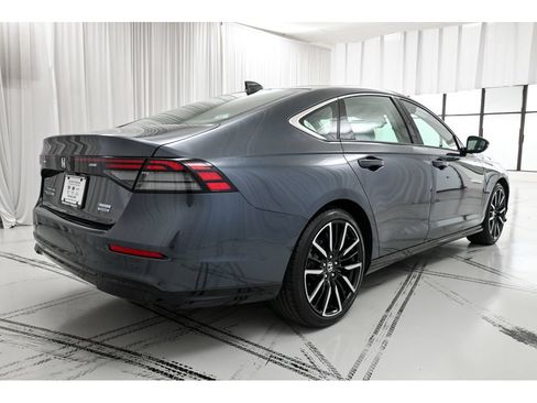 Used 2023 Honda Accord Touring image 7