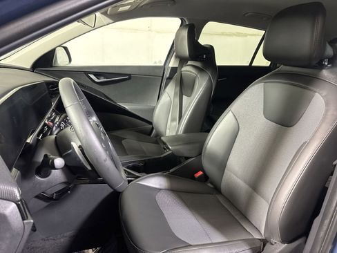 Used 2023 Kia Niro EX image 14