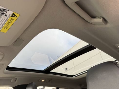 Certified 2025 Volvo XC40 B5 Core image 10