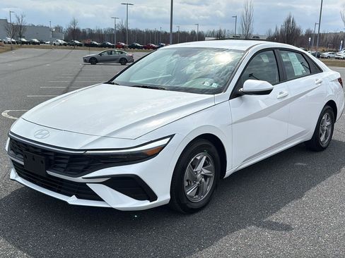 Used 2026 Hyundai Elantra SE image 14