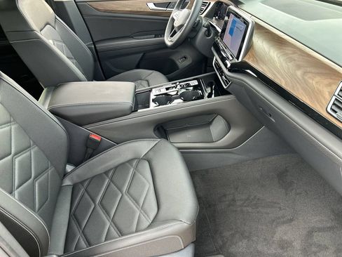 New 2026 Volkswagen Atlas SE FWD image 8